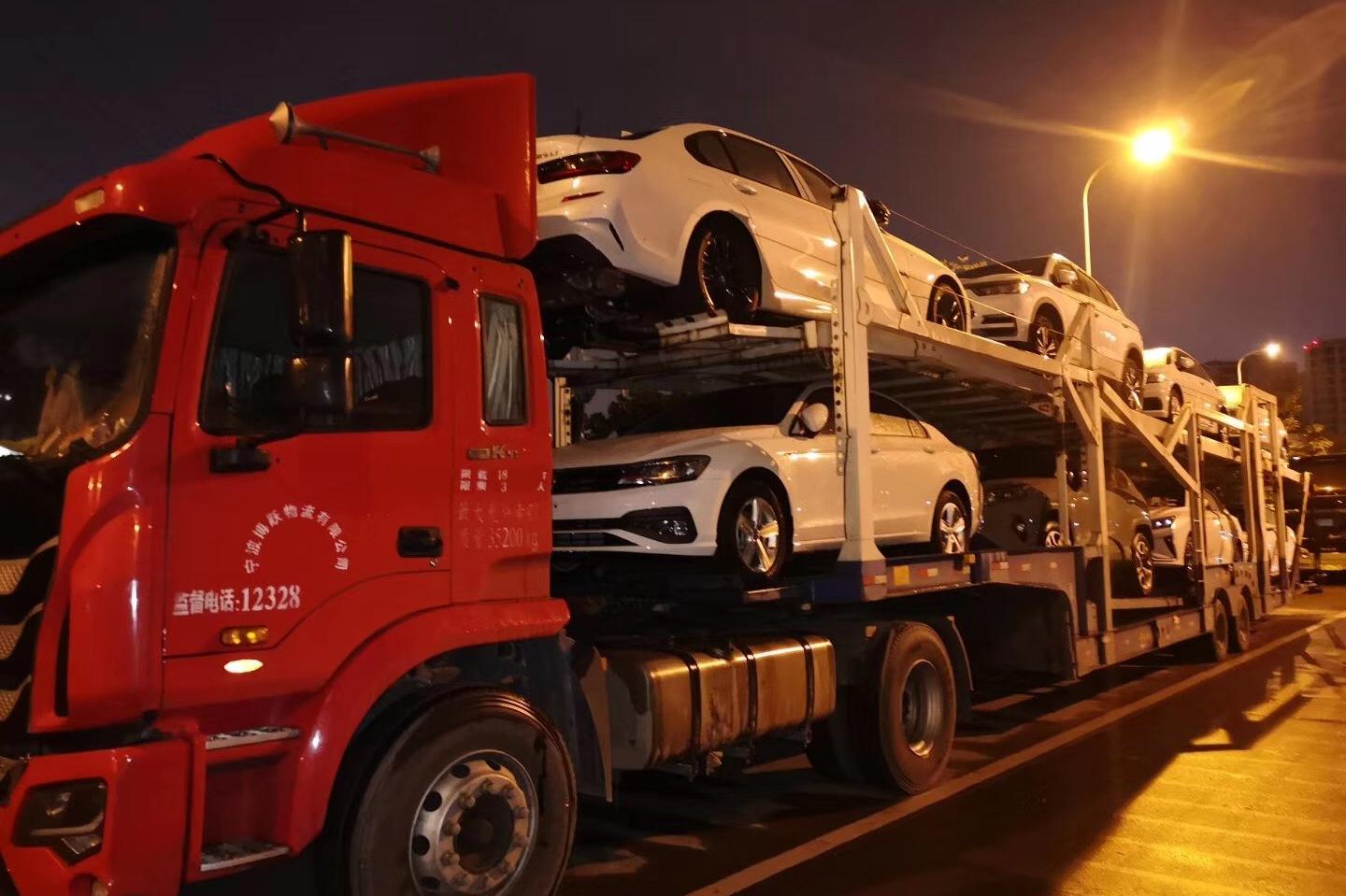 北京到平?jīng)鐾羞\(yùn)汽車1300公里多少錢